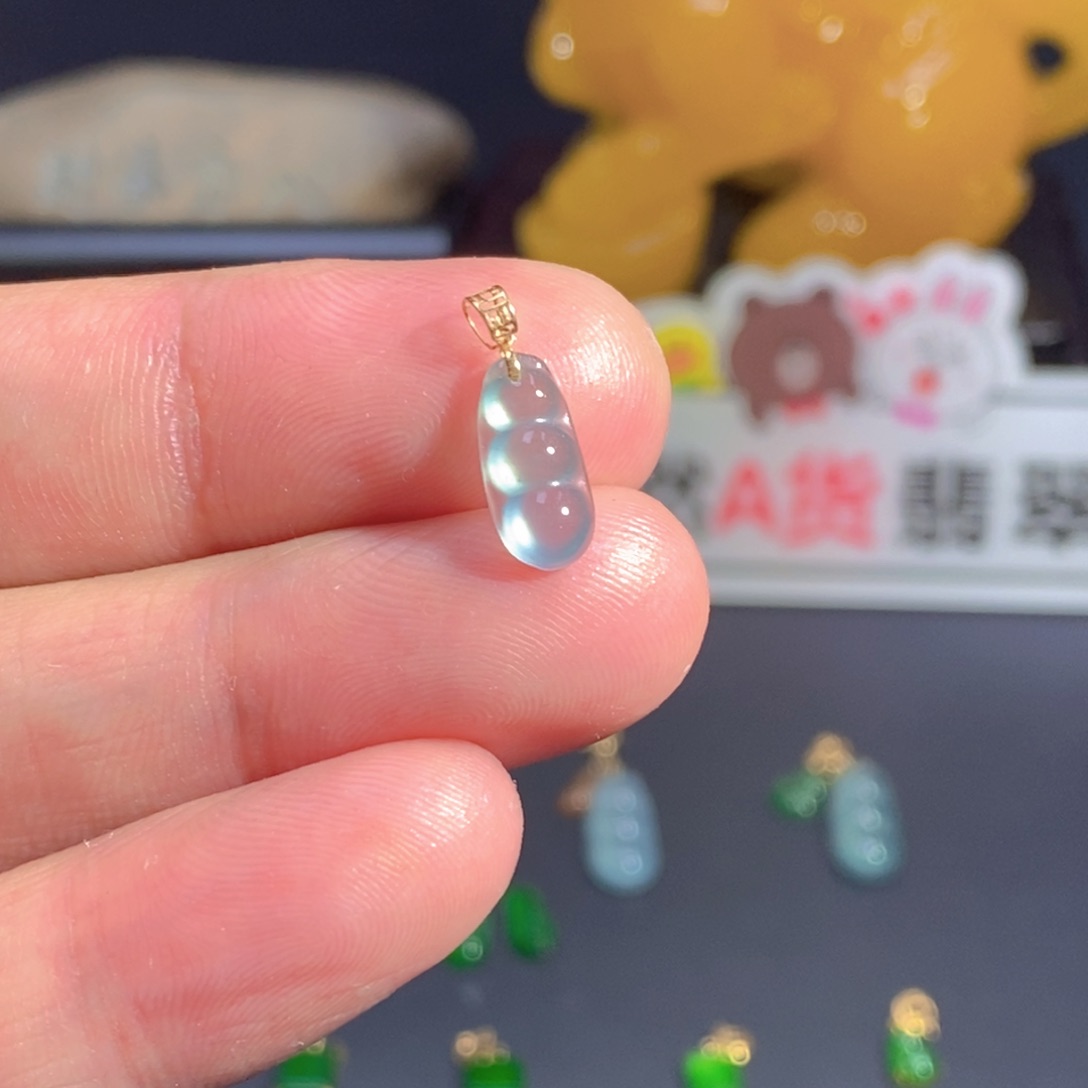 翡翠18K金镶嵌颈饰…………