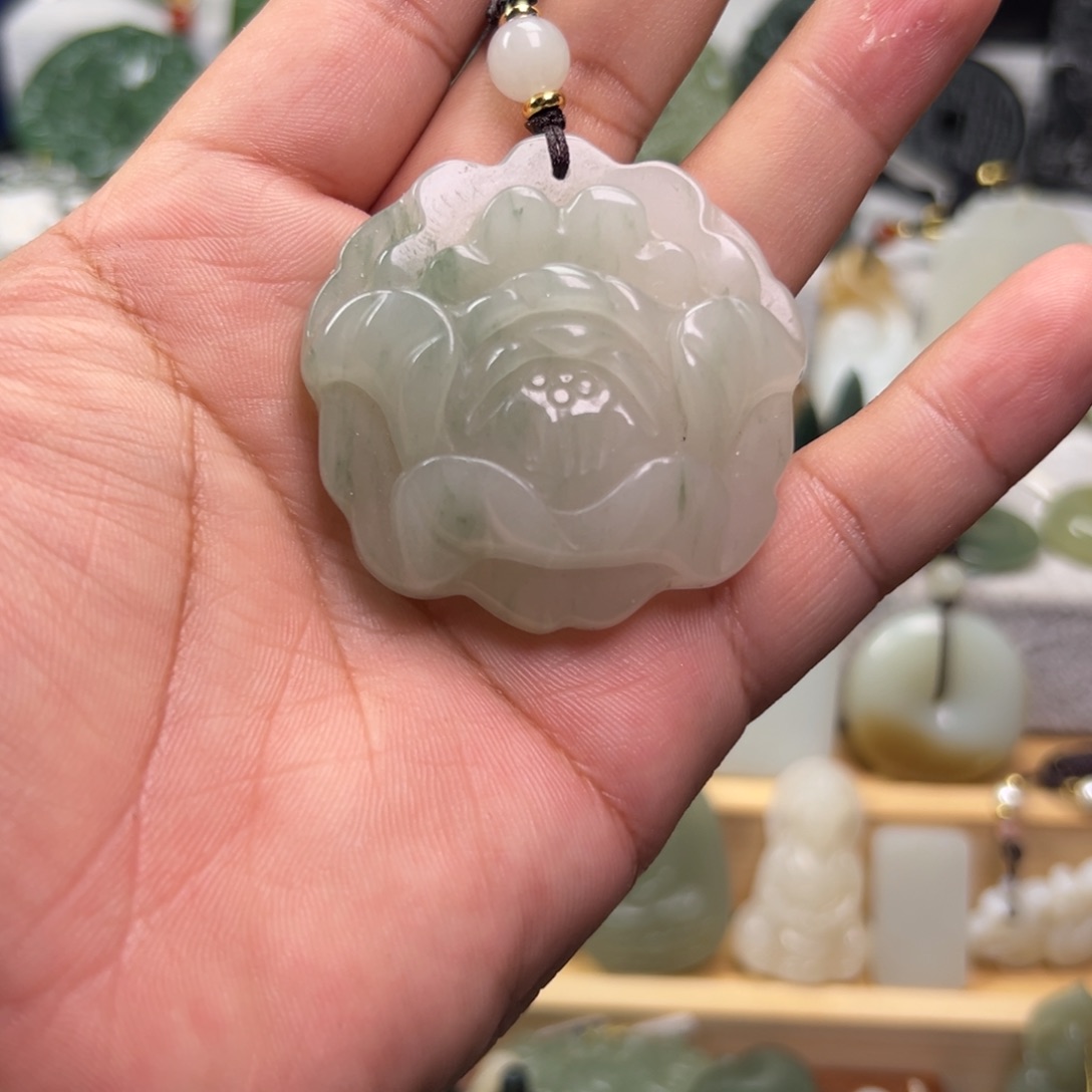 石英质玉（金丝玉）颈饰未镶嵌