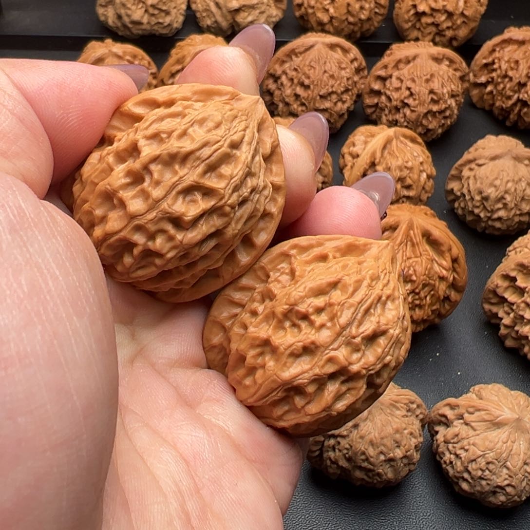 文玩核桃把件金牛全燕