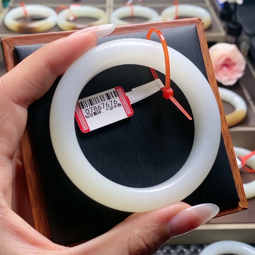 【闪购商品】和田玉手镯未镶嵌M****萍