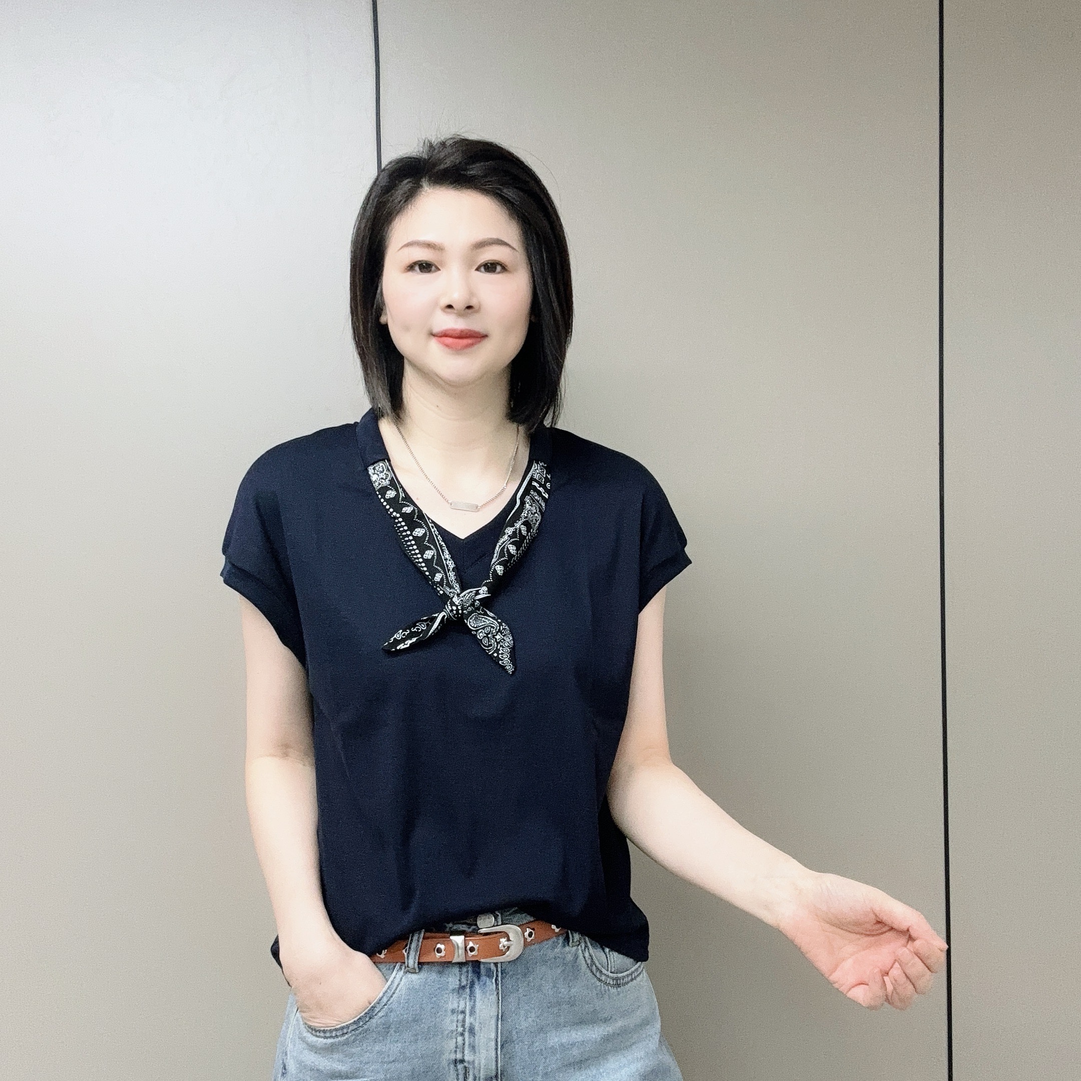 【魅力风】夏季新款V领设计感宽松显瘦短袖上衣5328款