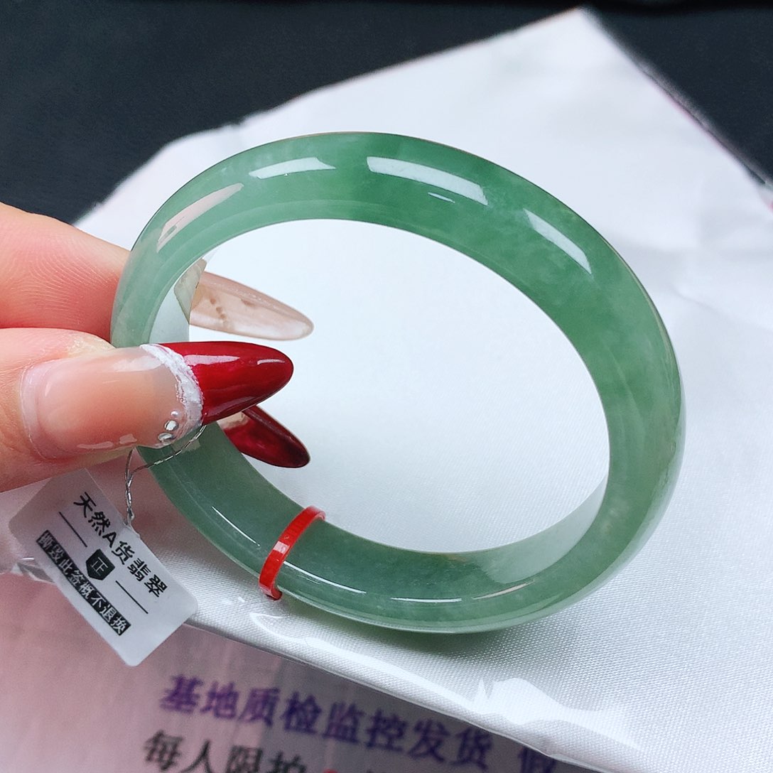 翡翠手镯未镶嵌53贵