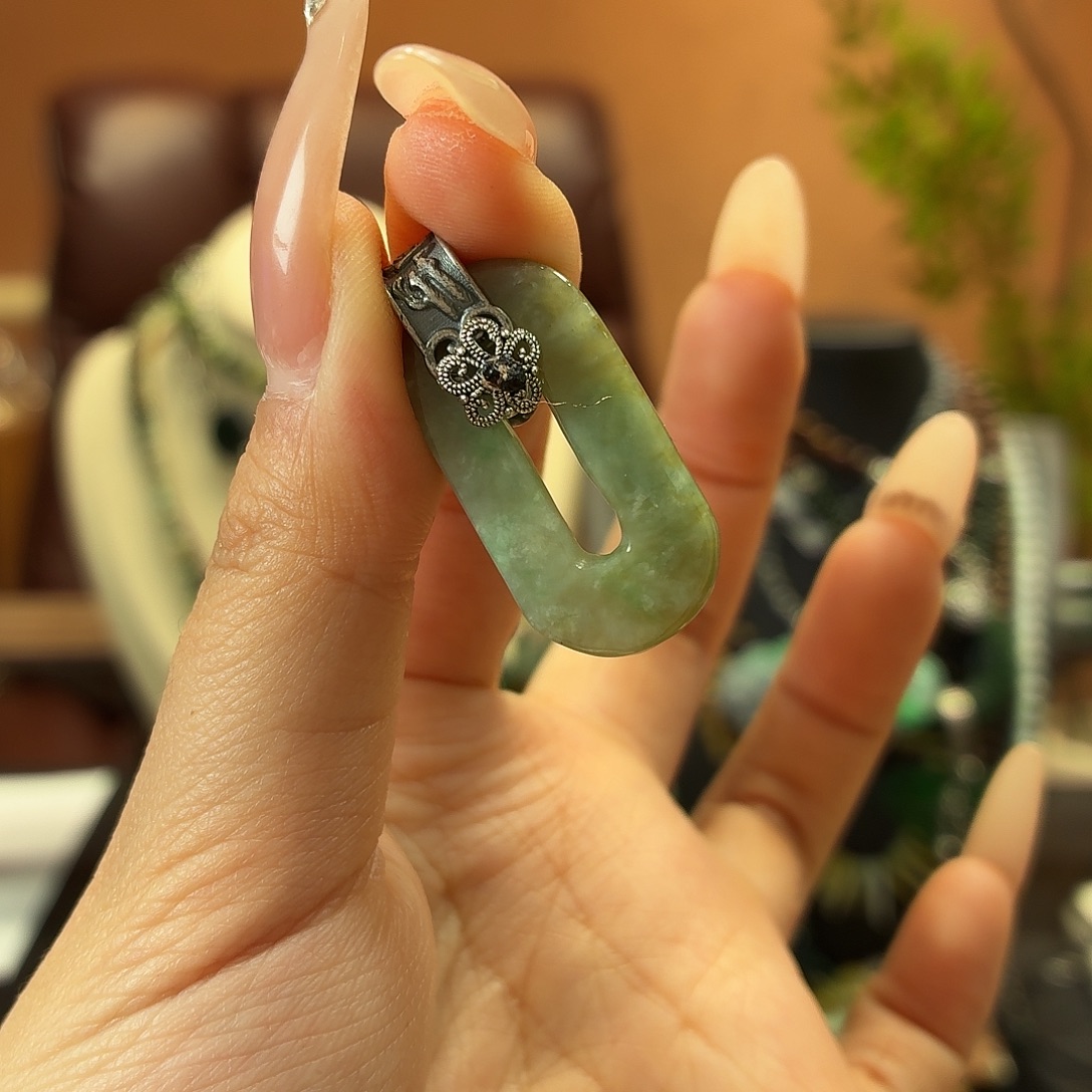 翡翠未镶嵌耳饰吊坠
