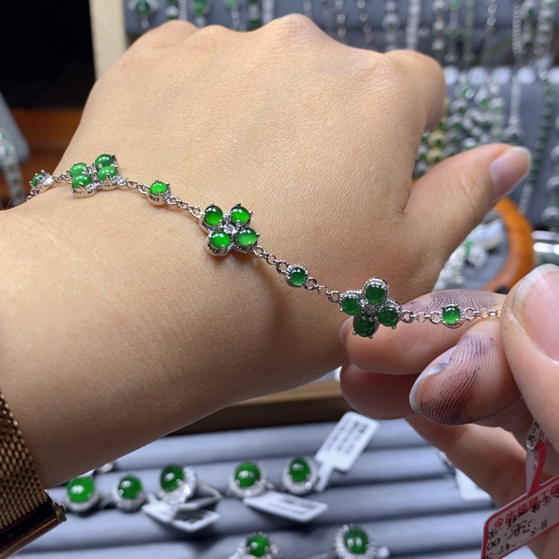 翡翠颈饰银S925镶嵌翡翠