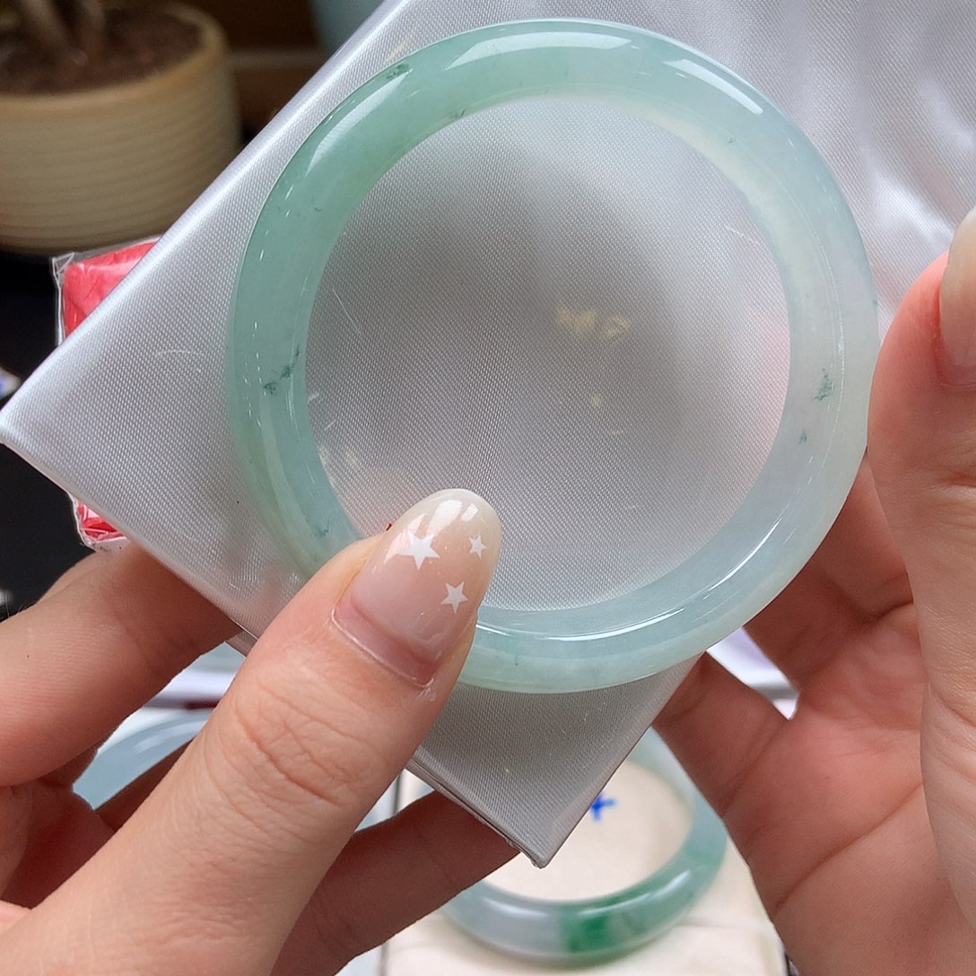 翡翠未镶嵌手镯冰绿底飘花24号