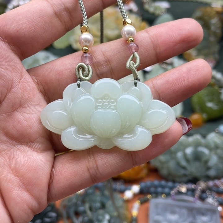 蛇纹石玉吊坠未镶嵌