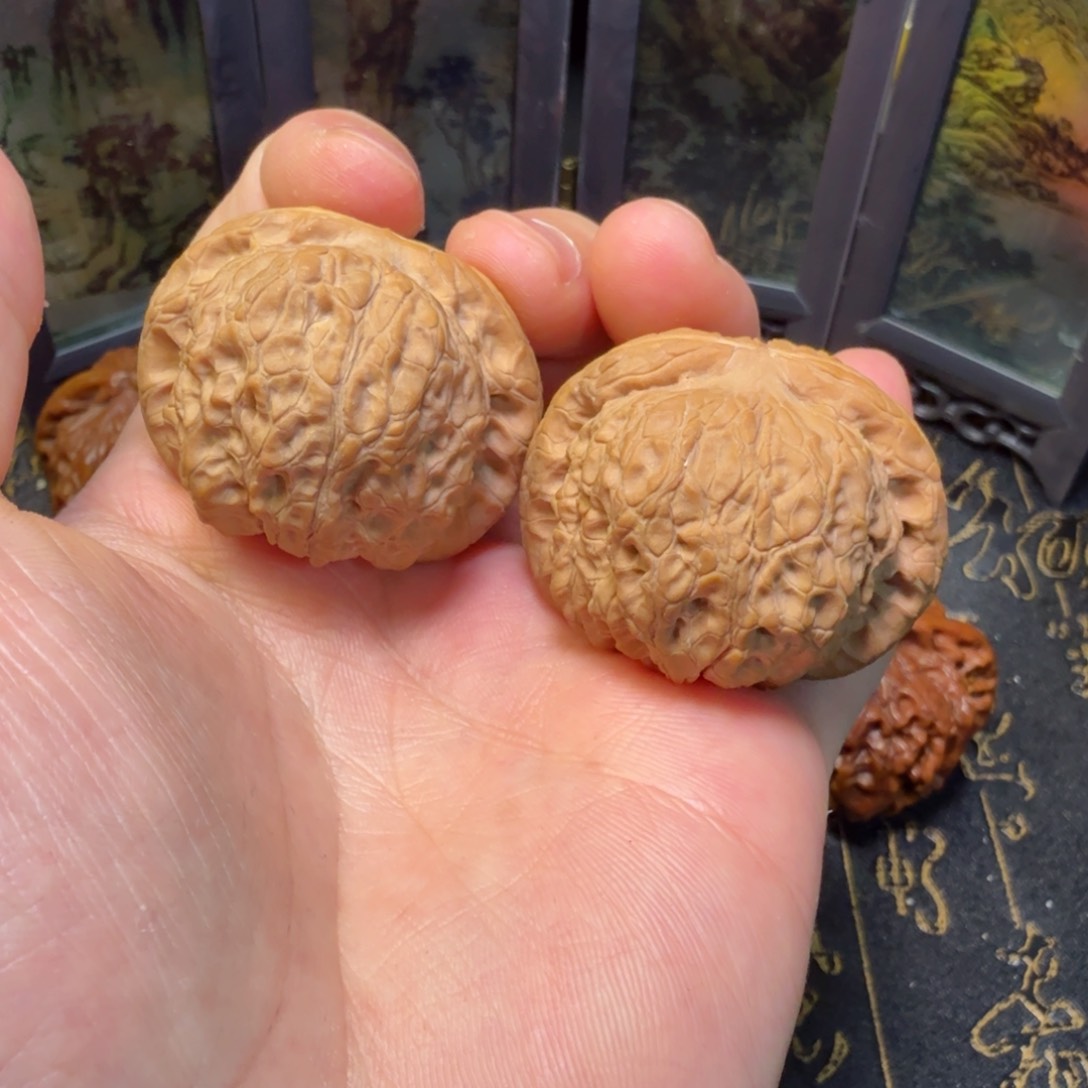 文玩核桃吊坠血麒麟40