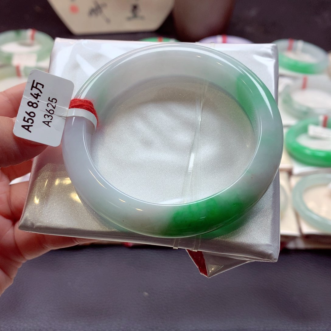 翡翠手镯未镶嵌夏*正圈56.6（89）