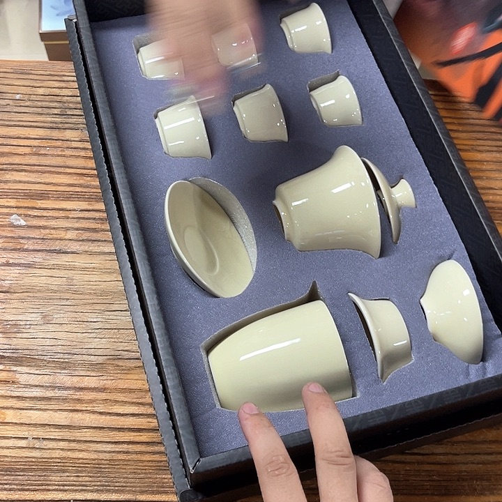 孤品茶具套装等。      