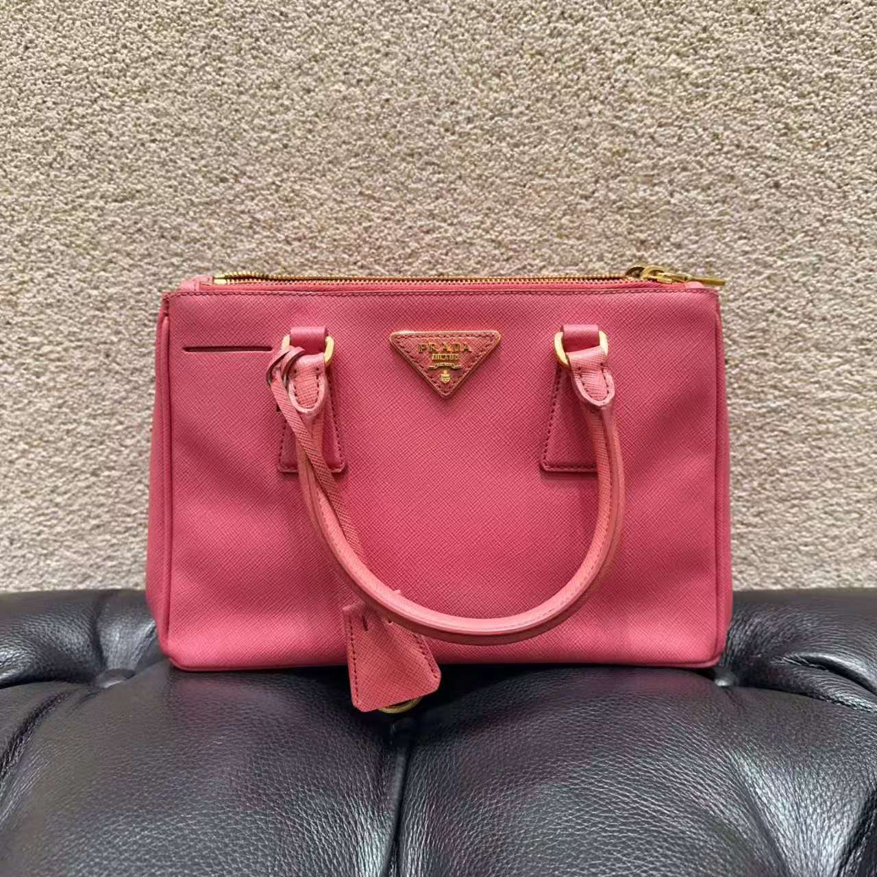 95新 Prada/普拉达 粉红杀手包 