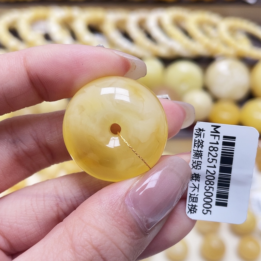 琥珀未镶嵌裸石25.7*13.8mm扣子