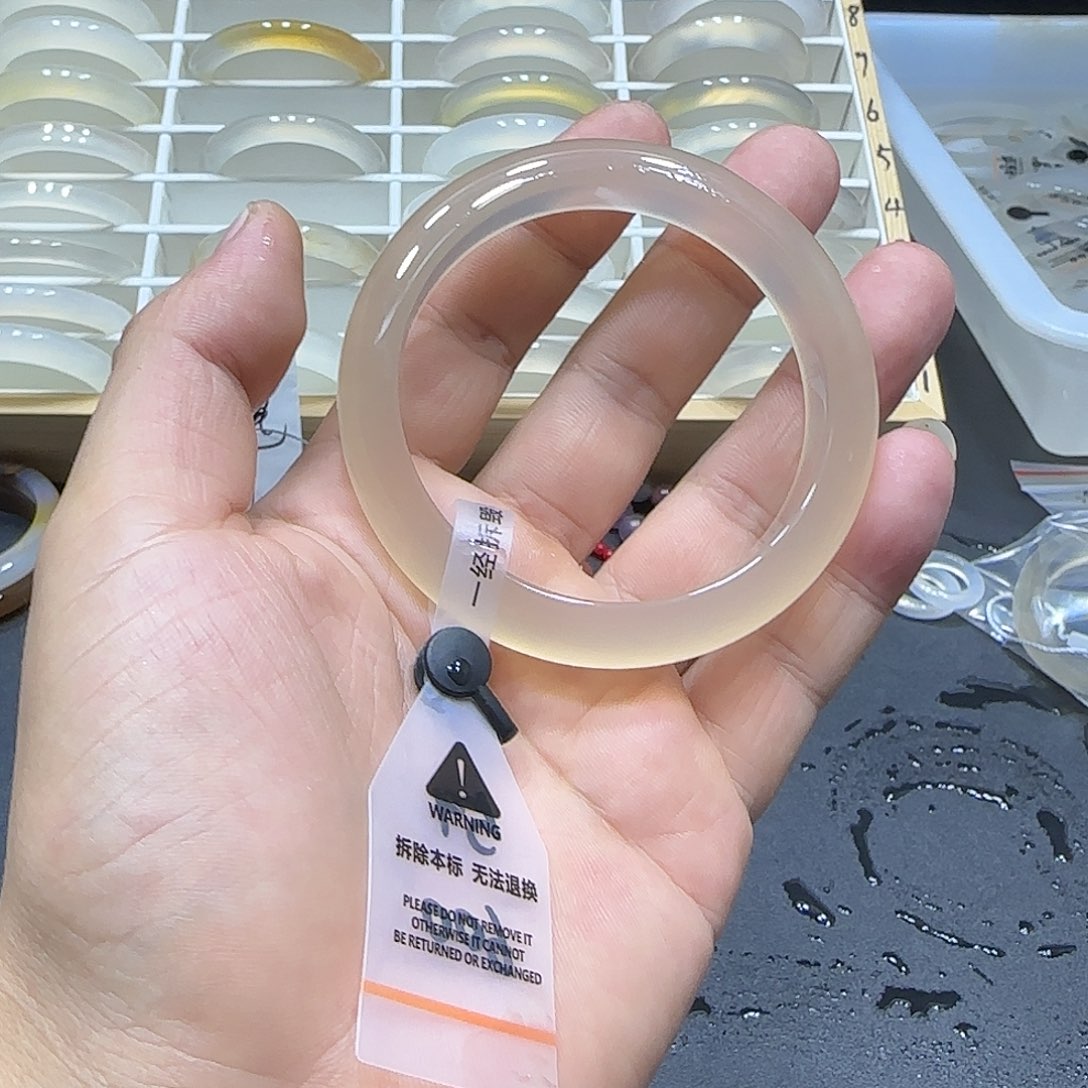 ****陈玛瑙/玉髓未镶嵌手镯