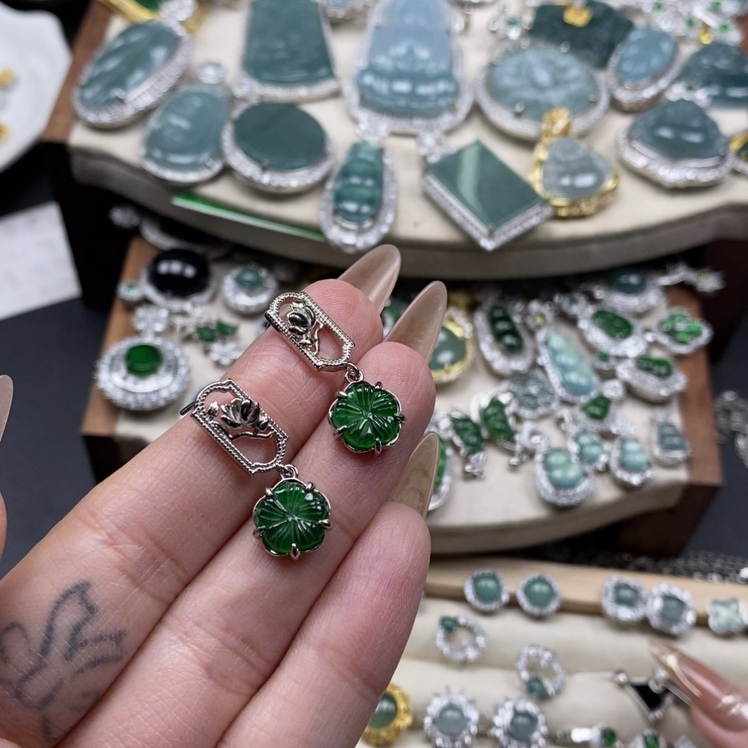 翡翠颈饰未镶嵌翡翠