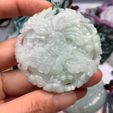 翡翠颈饰未镶嵌张****？