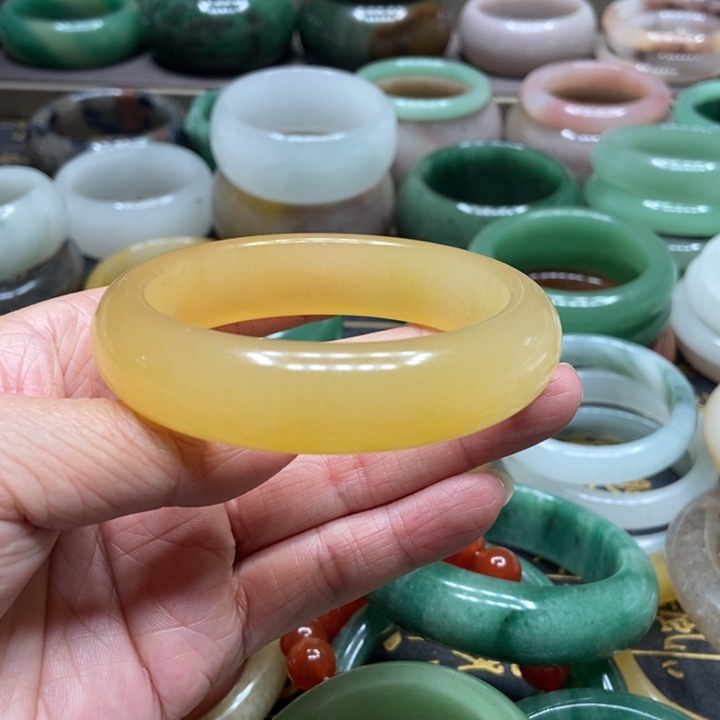 石英质玉手镯未镶嵌