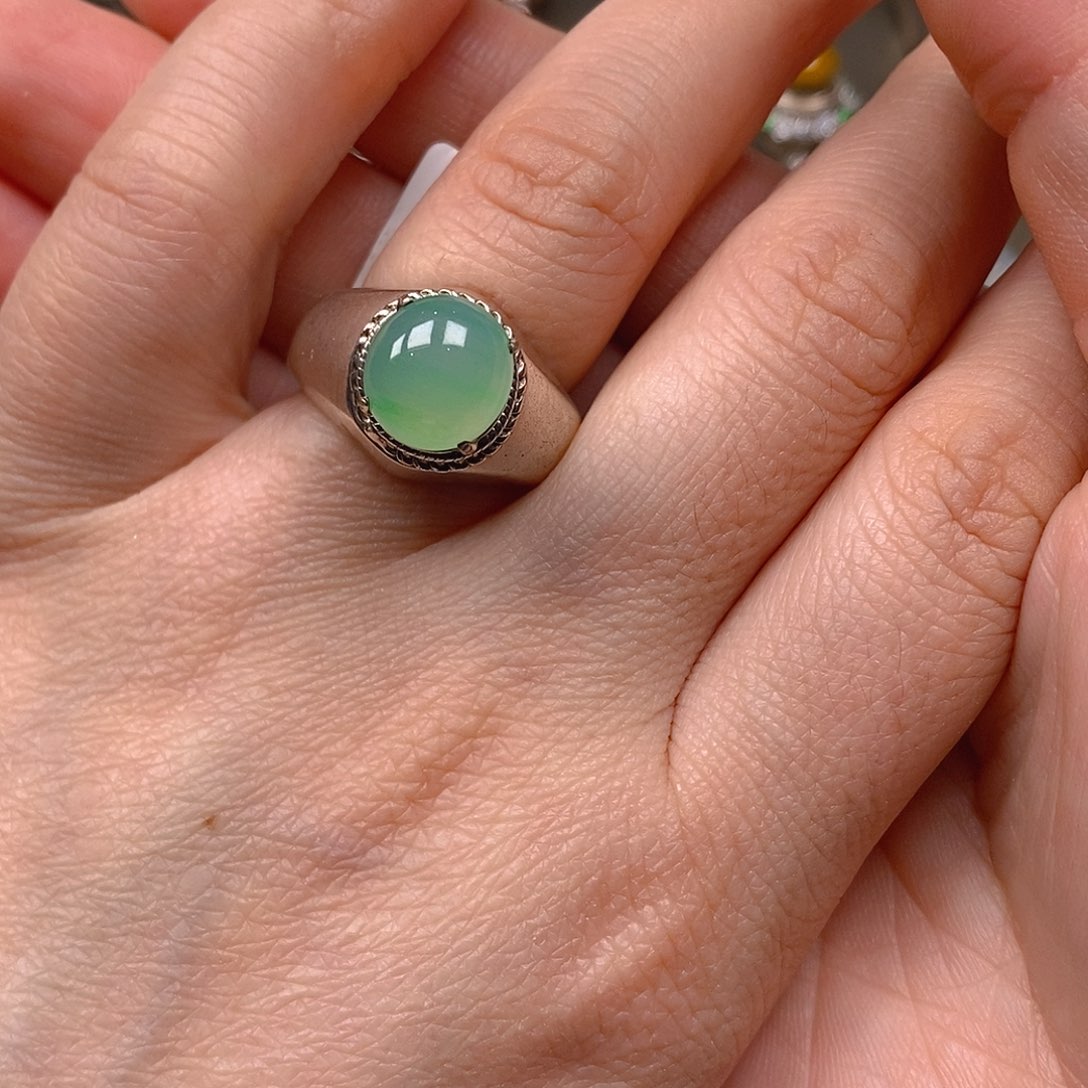 翡翠颈饰未镶嵌翡翠蛋面