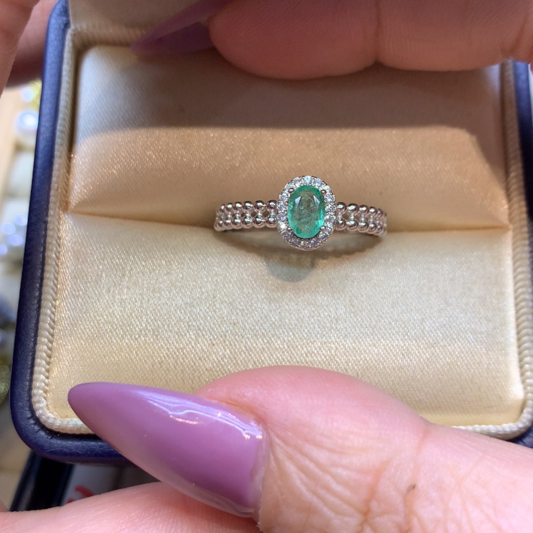 银S925镶嵌戒指祖母绿