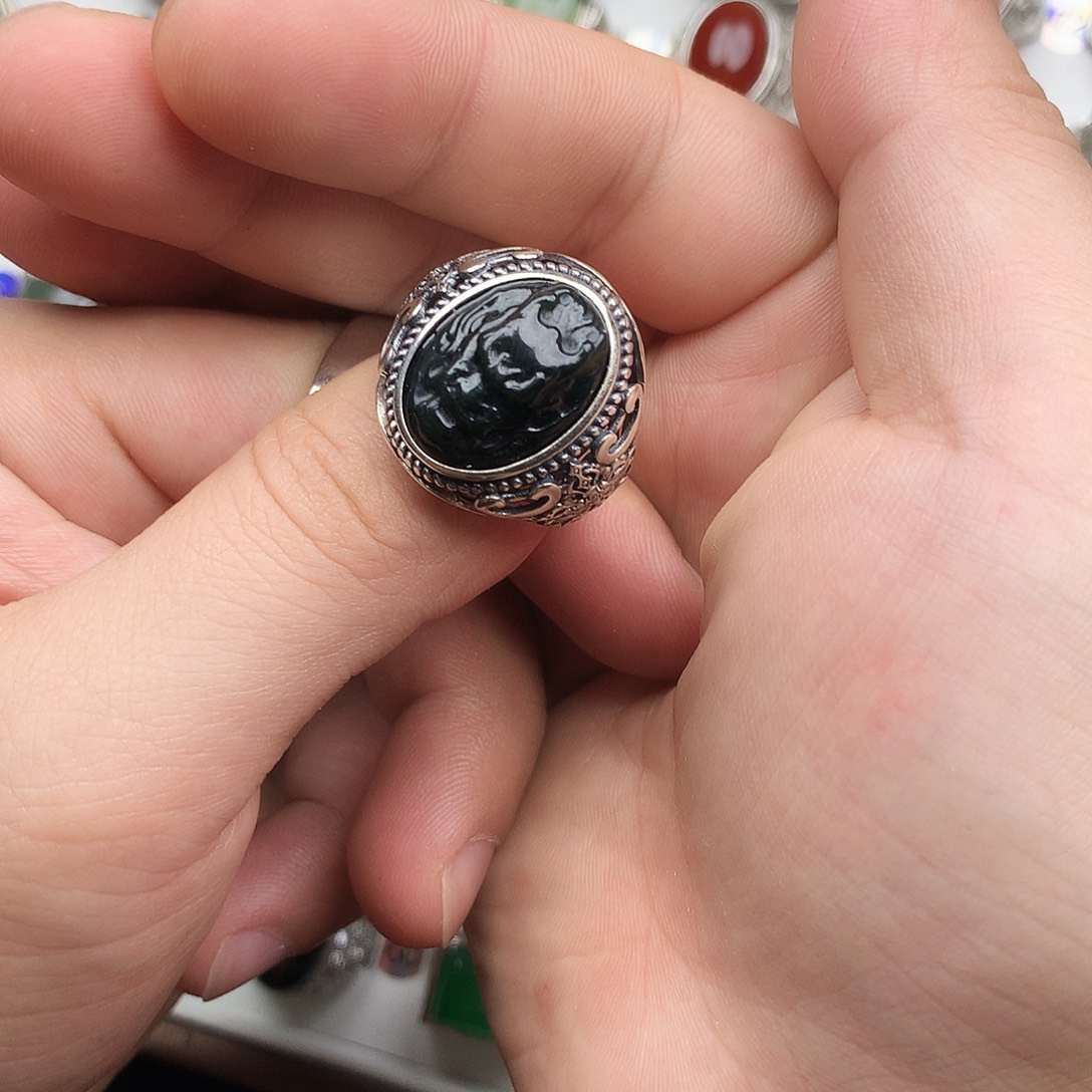 晓****和田玉戒指银S925镶嵌