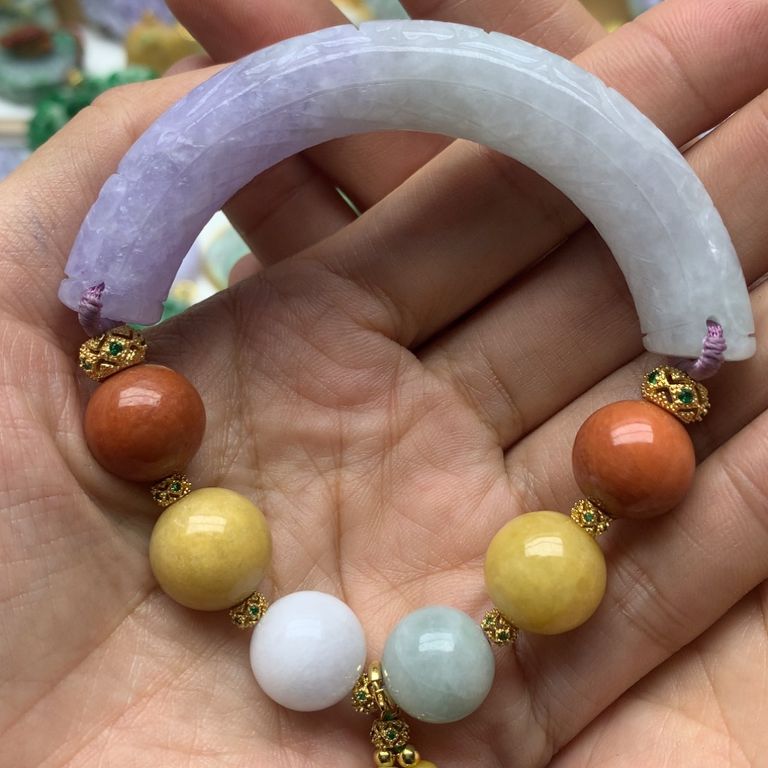 翡翠颈饰未镶嵌翡翠