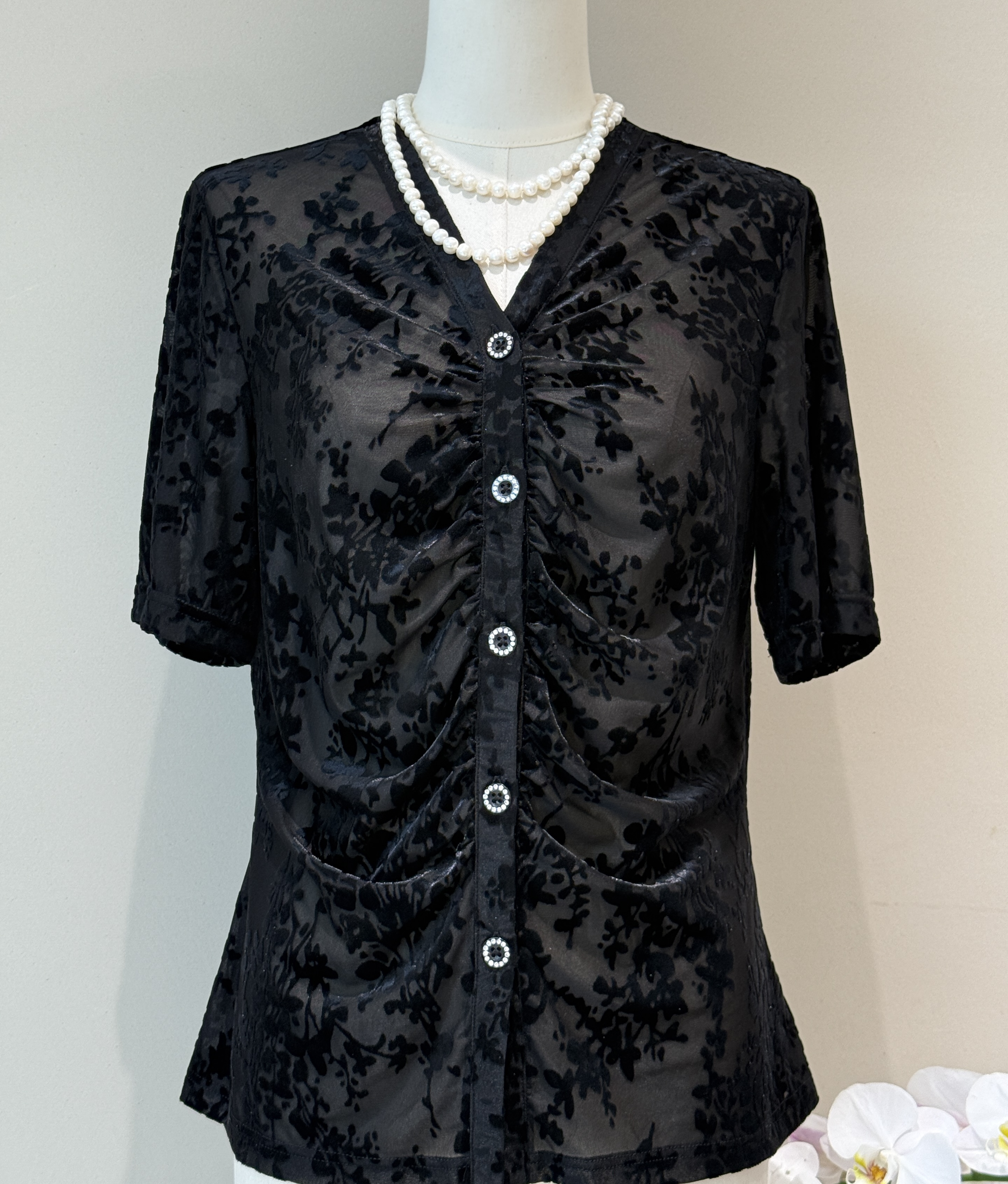 秀巧10634前襟抽褶钻扣上衣时尚黑色