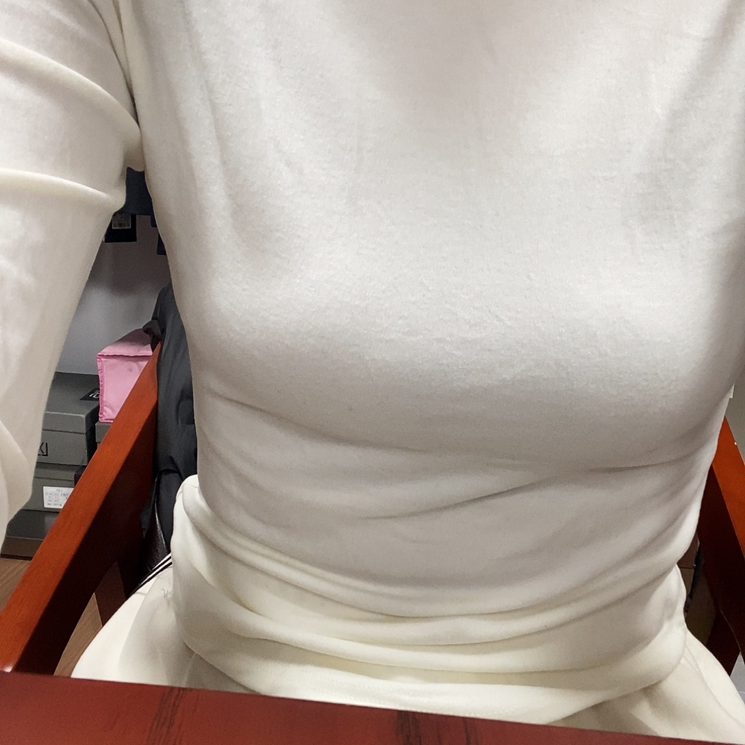 白色德容高领长袖小衫