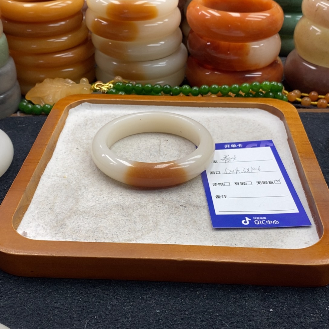 &***&石英岩玉未镶嵌手镯（圆镯）