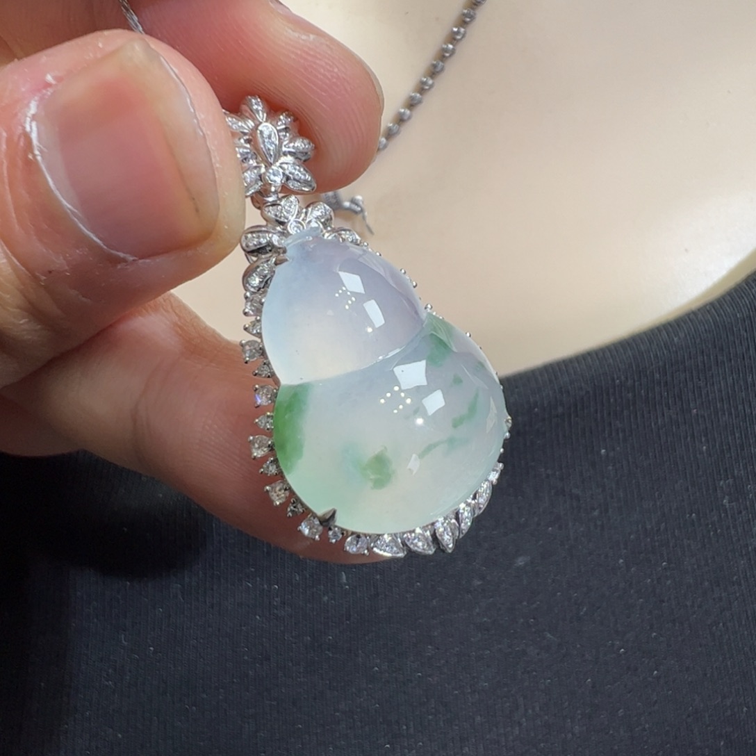 翡翠吊坠(不含链)18K金镶嵌