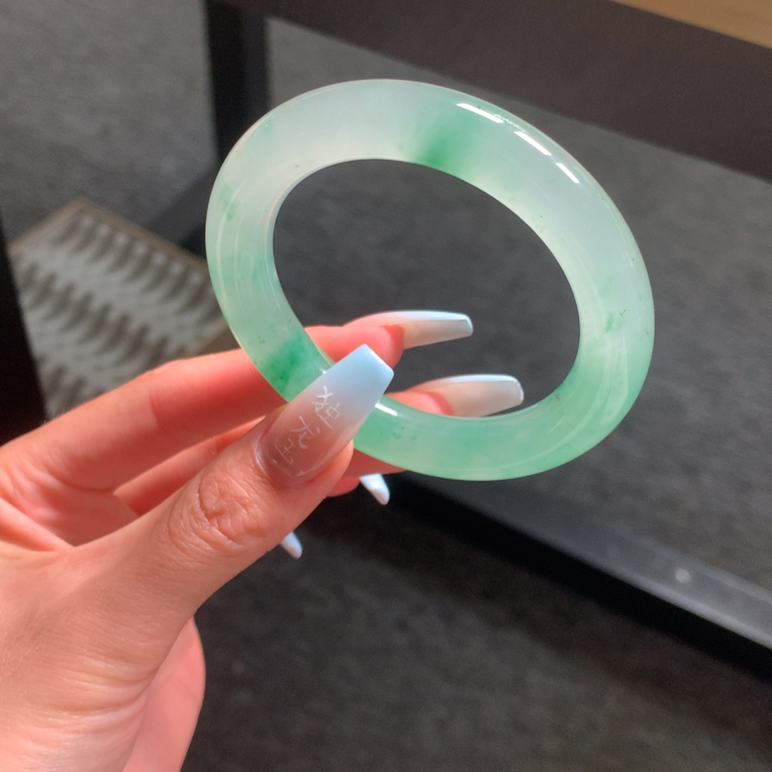 石英质玉手镯未镶嵌小*子