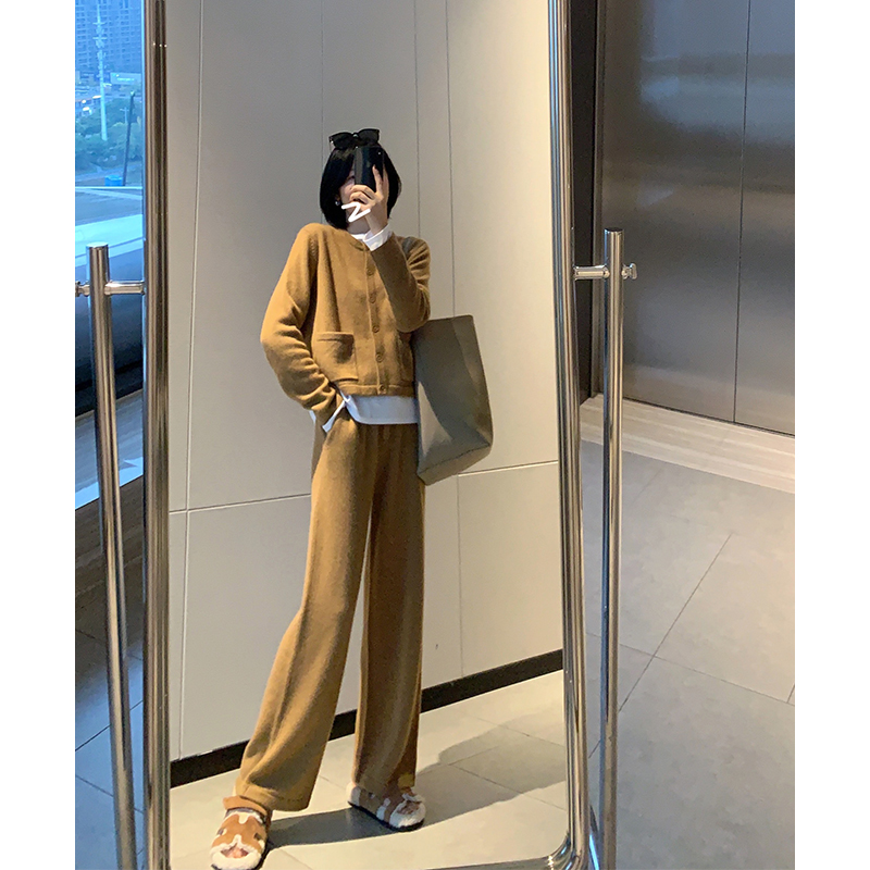 漫颜刘羊绒针织衫套装2022秋冬新品长袖圆领单排扣上衣直筒长裤女
