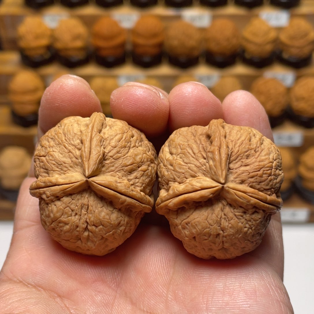 文玩核桃吊坠黄金蟒三棱