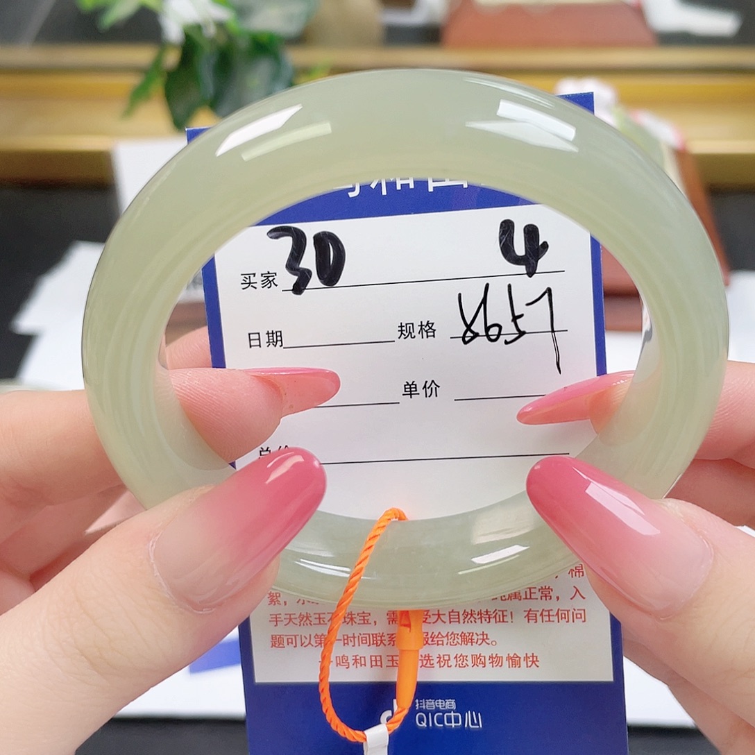 和田玉未镶嵌手镯