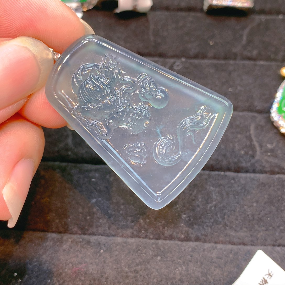 翡翠18K金镶嵌颈饰翡翠