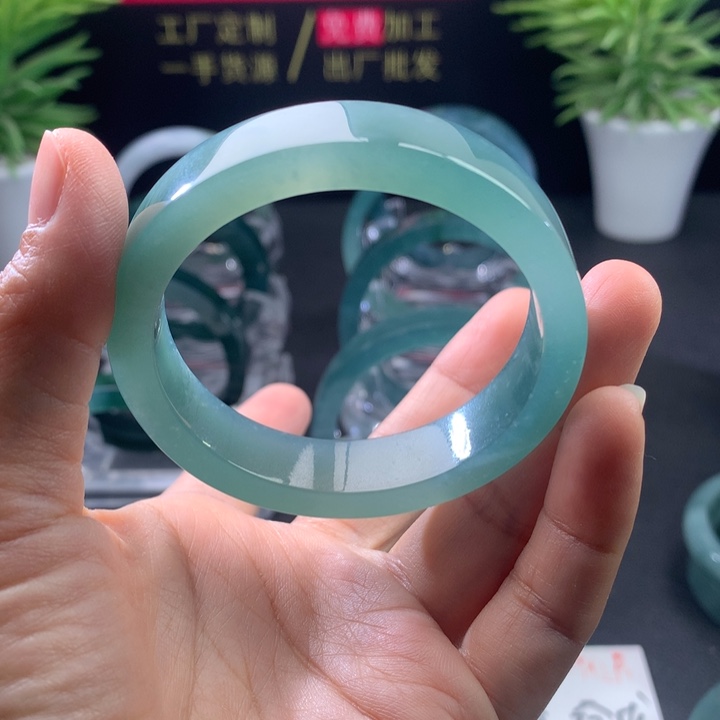 北***ཀ定制翡翠未镶嵌翡翠手镯