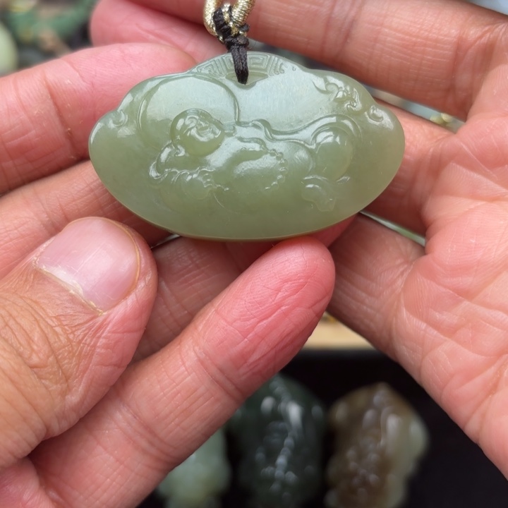 和田玉吊坠未镶嵌