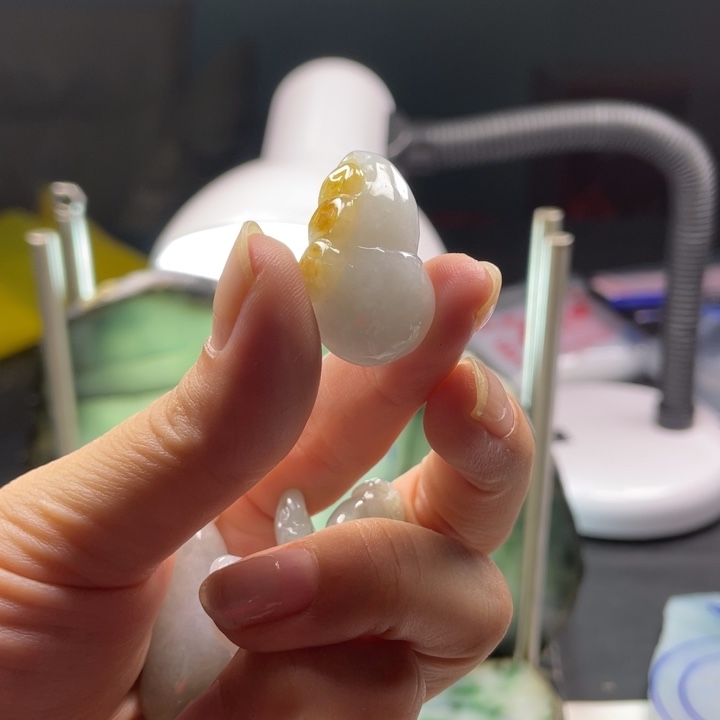 定制翡翠未镶嵌镯心挂件
