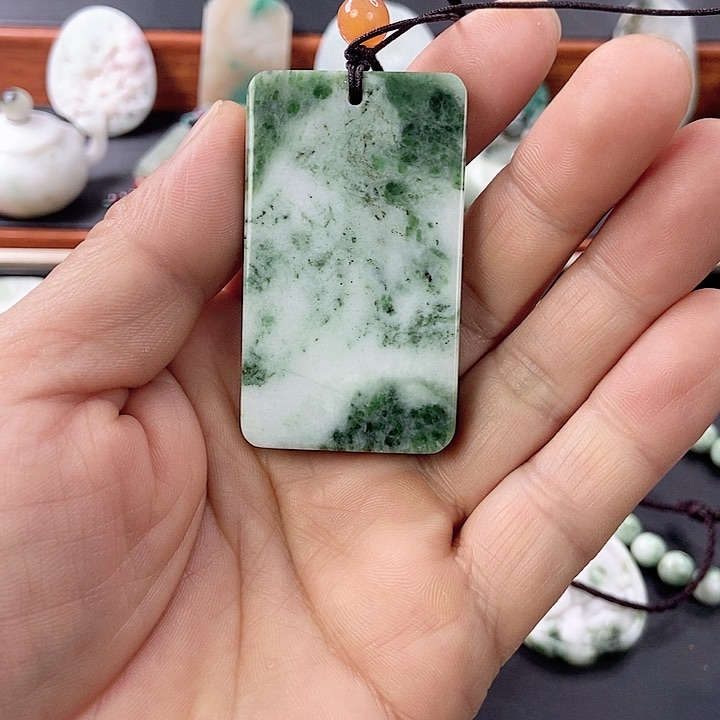 独山玉颈饰未镶嵌