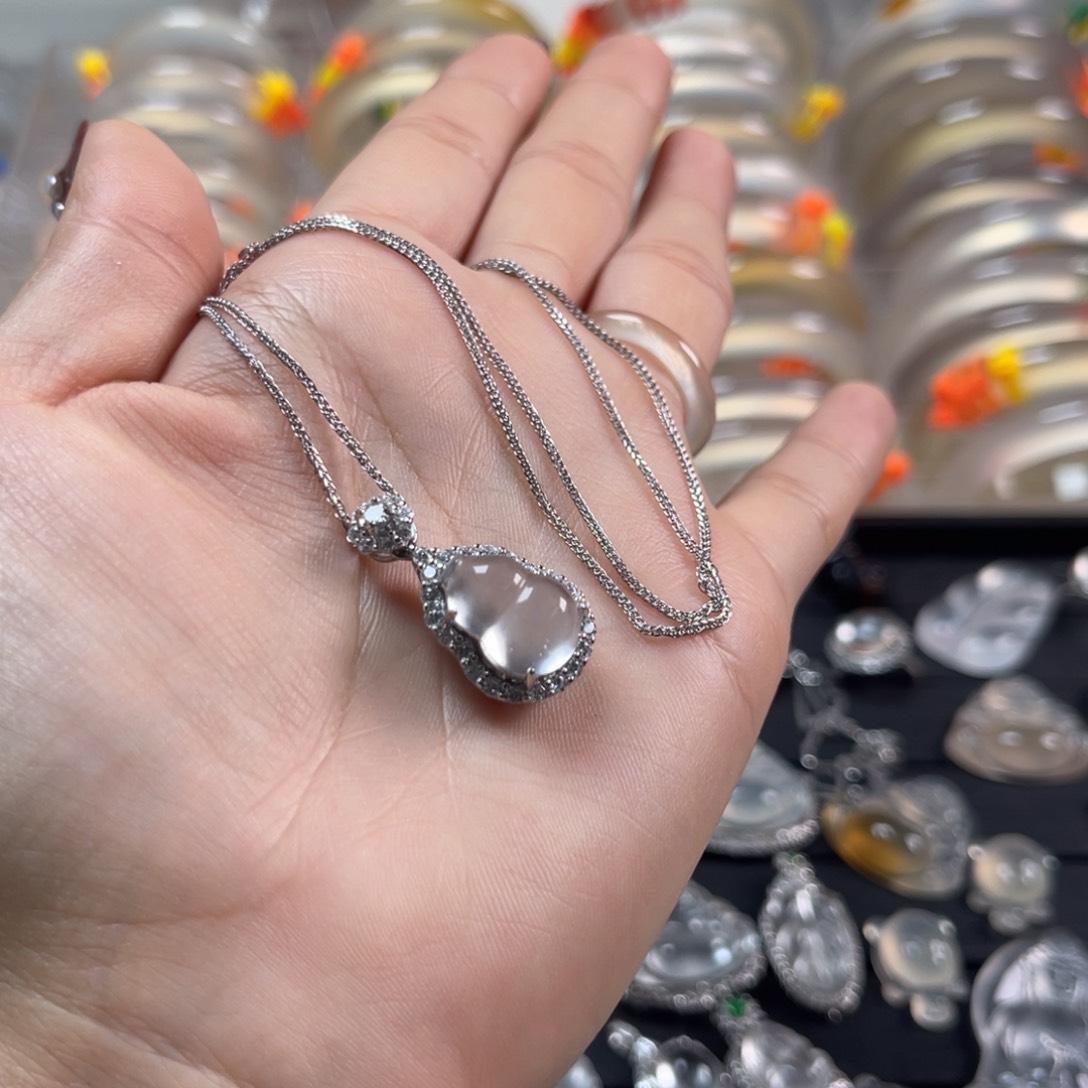 石英质玉颈饰银S925镀金镶嵌