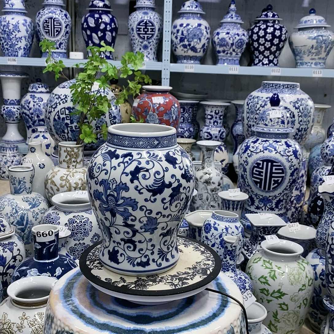 【闪购商品】摆件缠枝莲花瓶瓷器…………………………