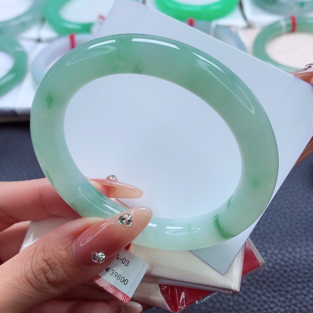 翡翠手镯未镶嵌55.56.57冰胶芙蓉绿飘花 完美细节结构