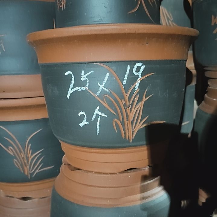 陶口径25高19黑刻绘两个