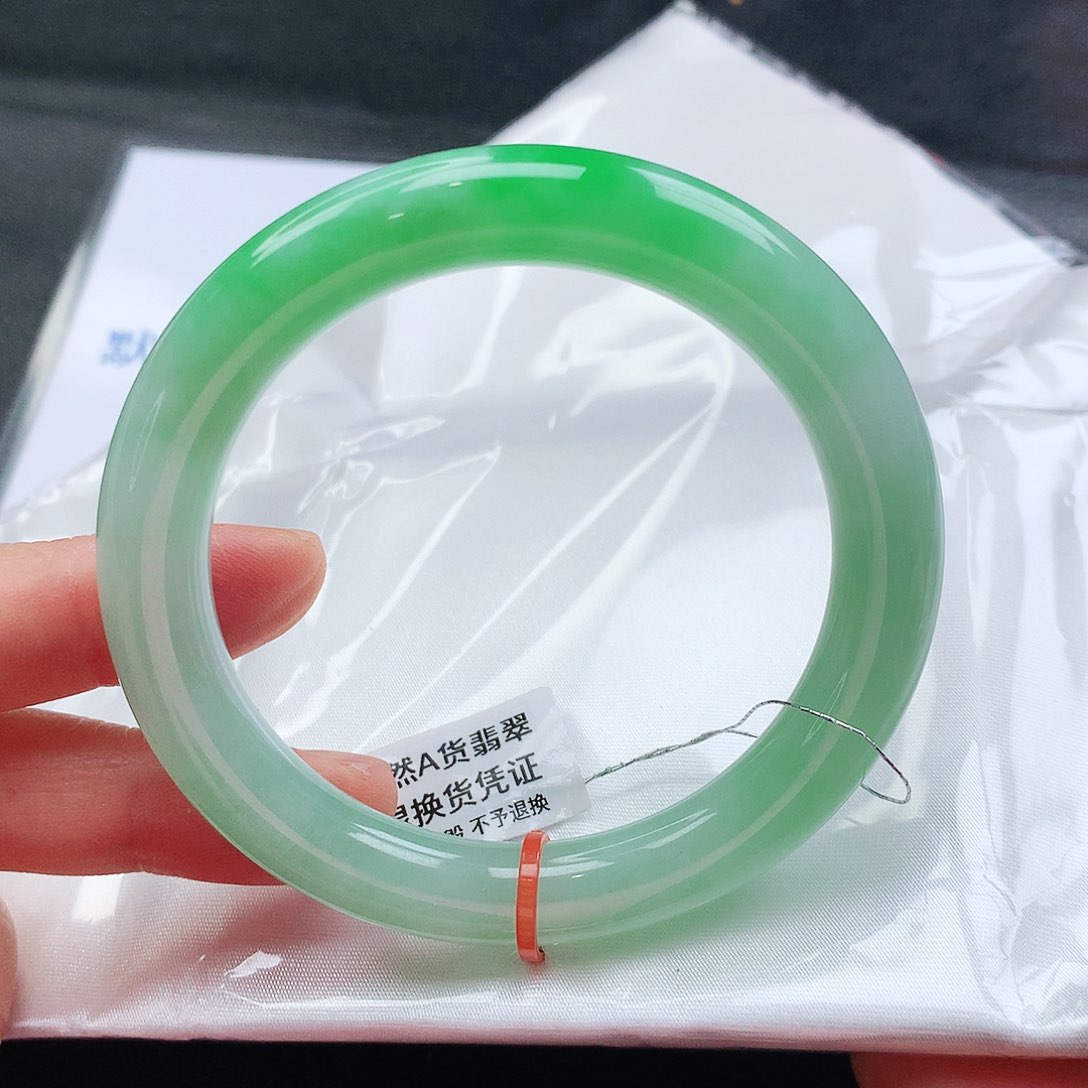 翡翠手镯未镶嵌米*豆天然翡翠手镯