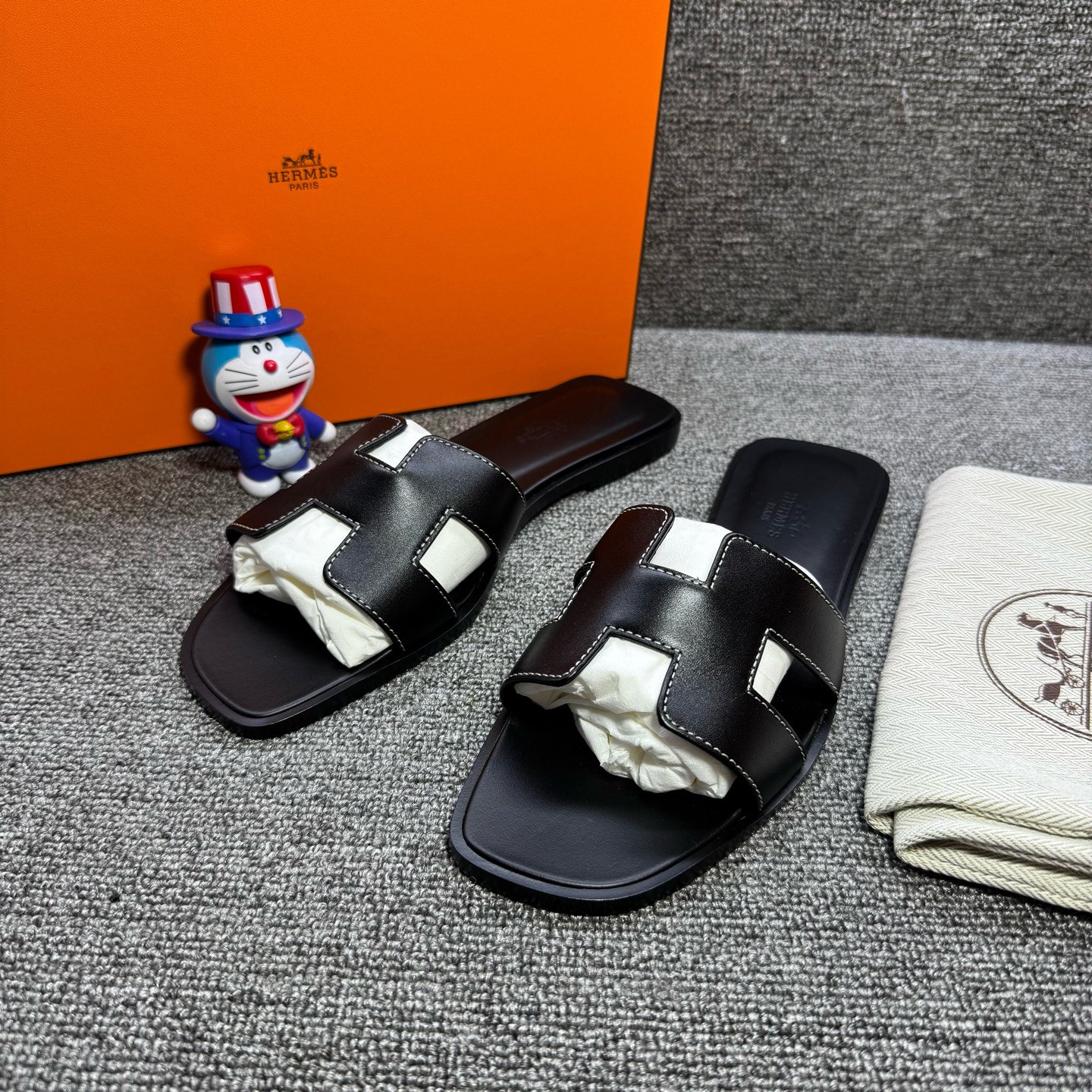 未使用 Hermes/爱马仕 37码 黑色H拖鞋 D5262