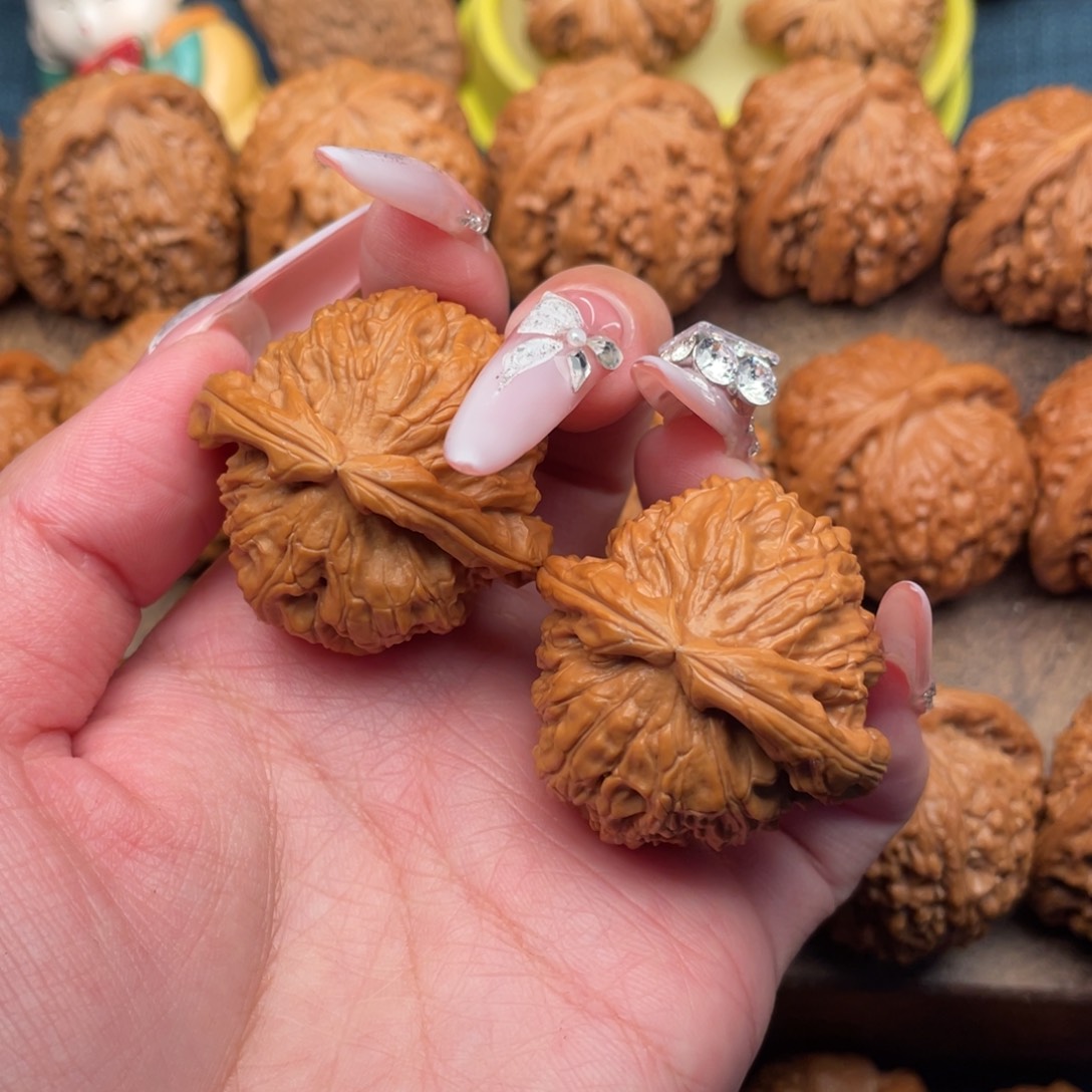 文玩核桃把件精配红皮球白38