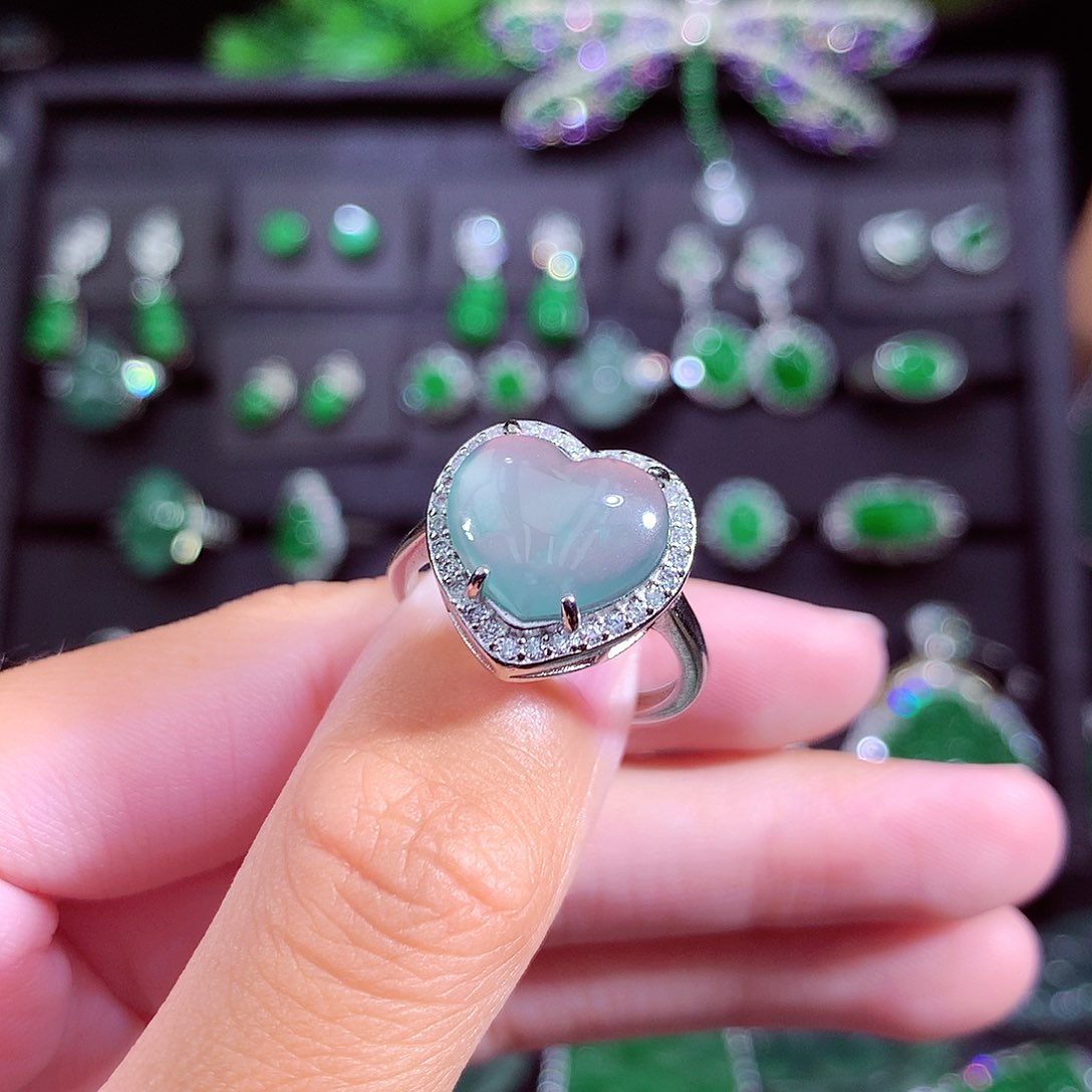 颈饰未镶嵌翡翠天然