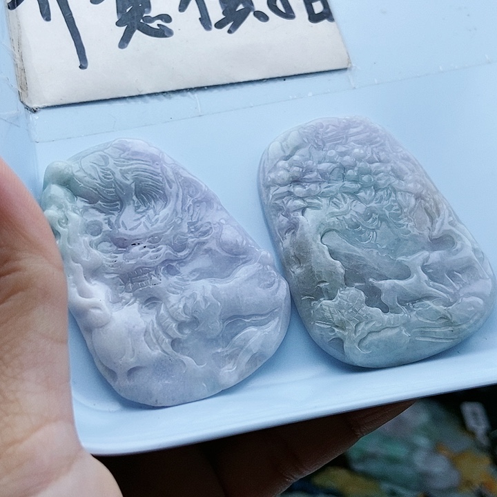 颈饰足铂镶嵌翡翠翡翠