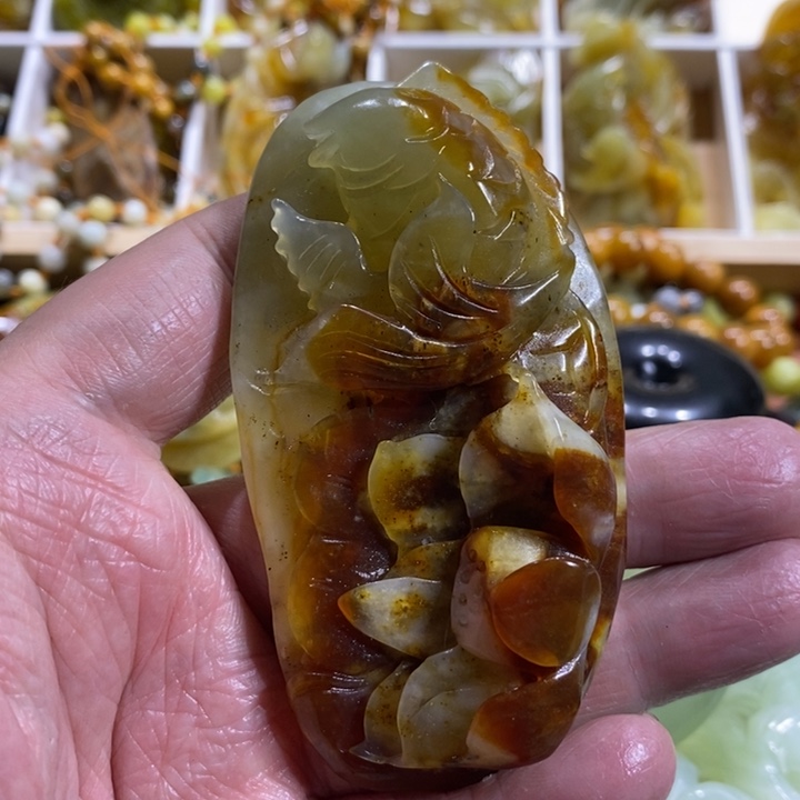 蛇纹石玉颈饰未镶嵌