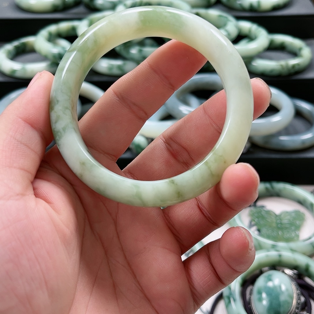 【闪购商品】未镶嵌透闪石-蛇纹石玉手镯