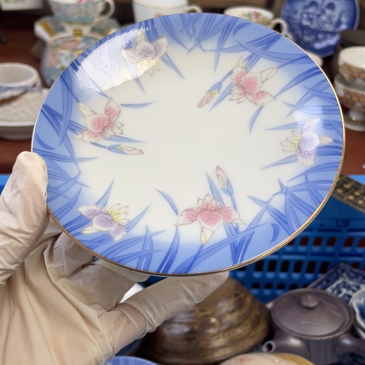 他家瓷器真美…开播了