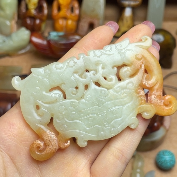 蛇纹石玉未镶嵌颈饰