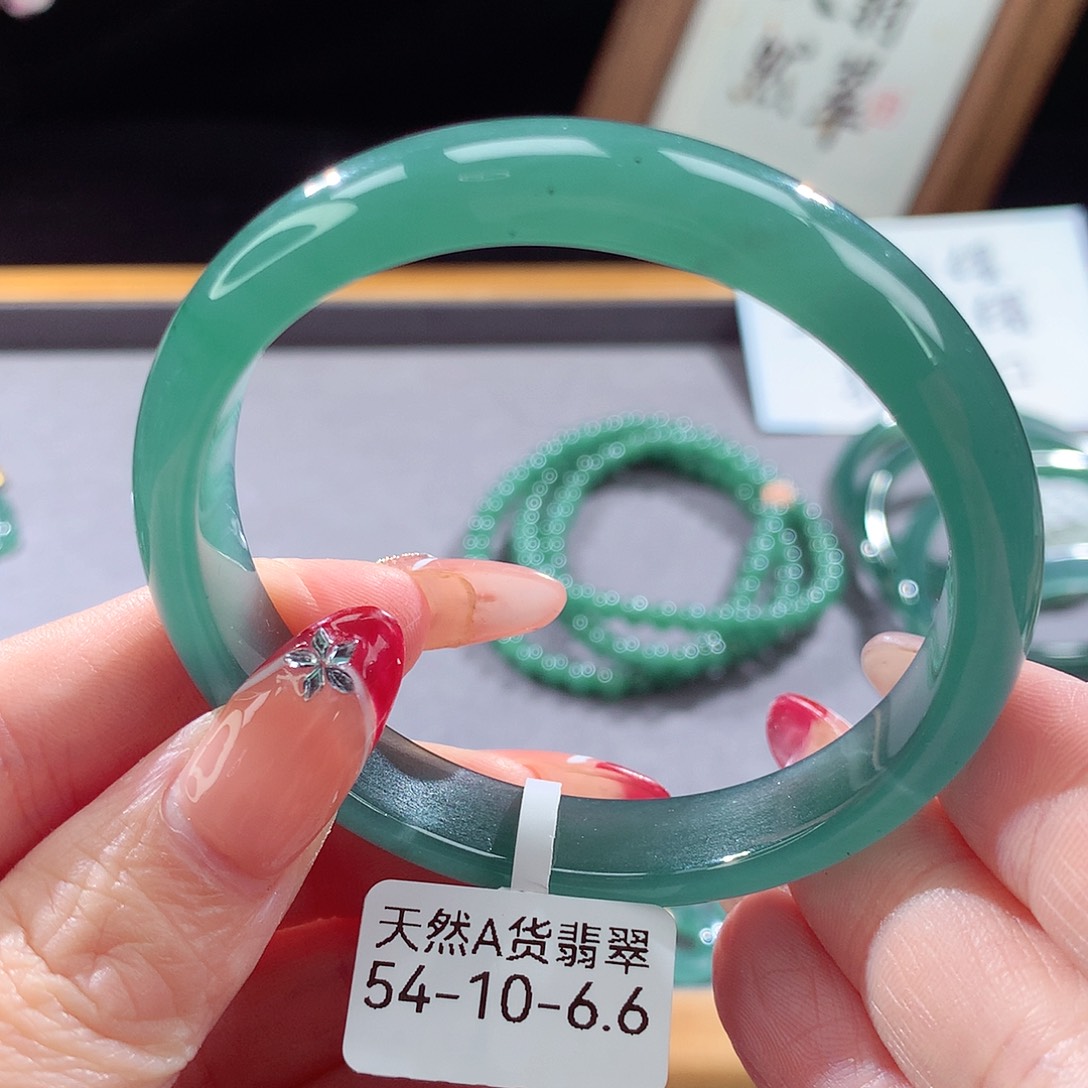 翡翠手镯（圆镯）未镶嵌